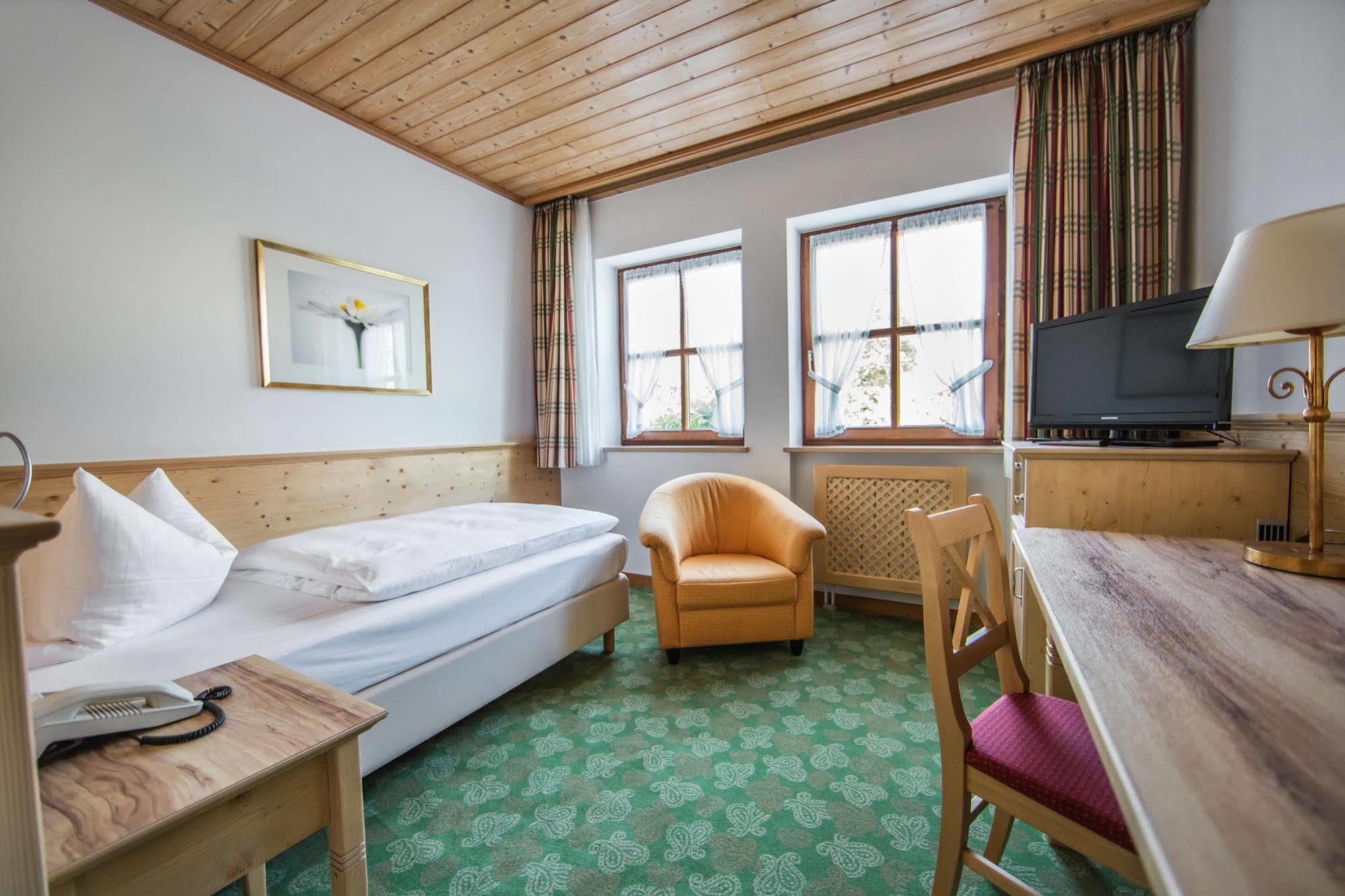 Glasl'S Landhotel Zorneding Exterior foto